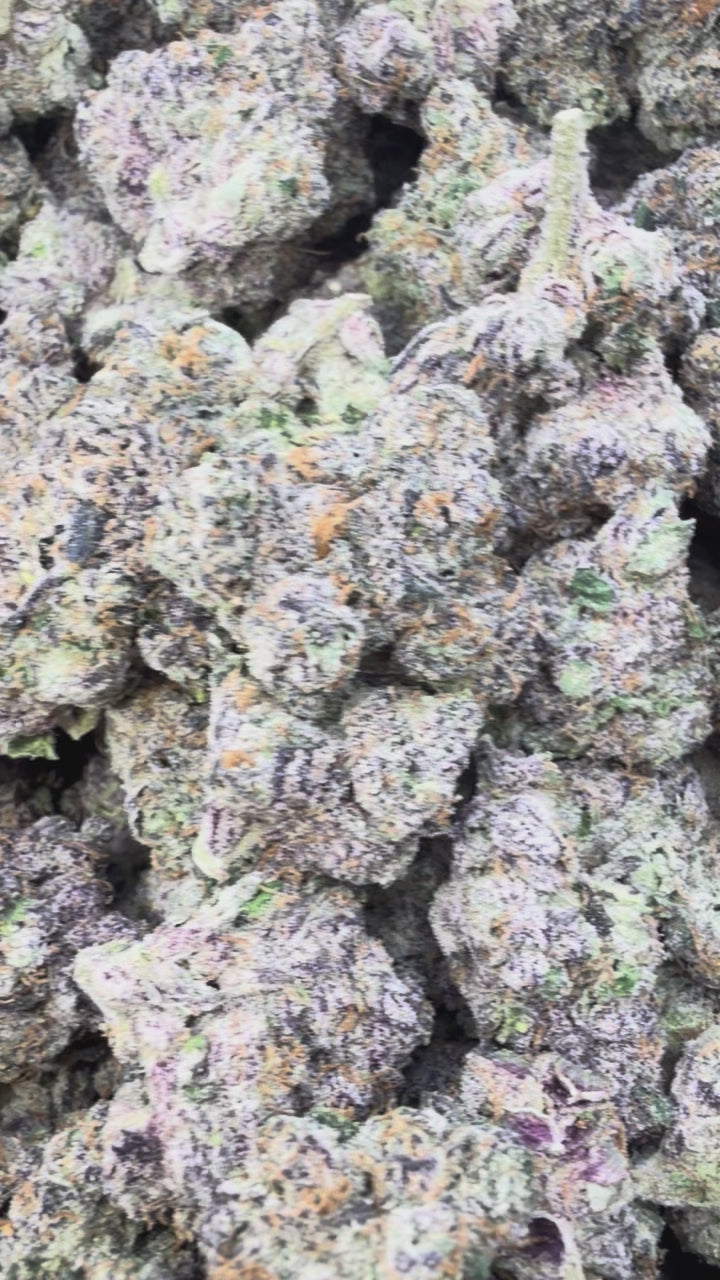 Load video: Darth Vader - Bulk - Indica